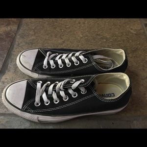 Women’s Converse size 7